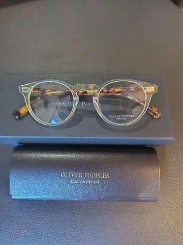 OLIVER PEOPLE 클리어 프레임 안경