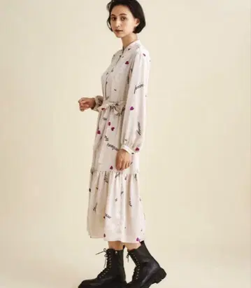 grace class 인기 베이지 하트 무늬 셔츠 원피스