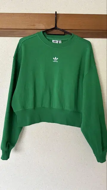 adidas 그린 크롭 맨투맨 xs