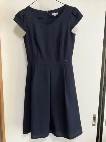 TOCCA 네이비 반팔 무릎 기장 원피스 00