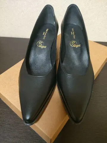 포인트 토 펌프스 22.5cm