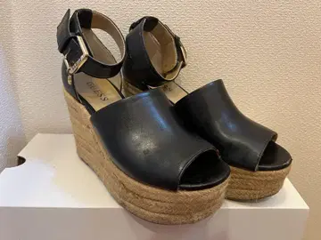 GUESS 블랙 웨지솔 샌들