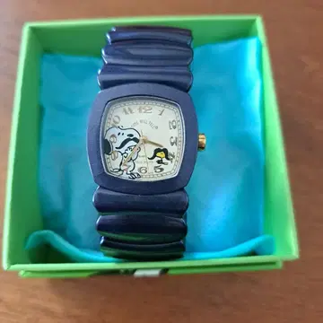 Time Will Tell 스누피 손목시계