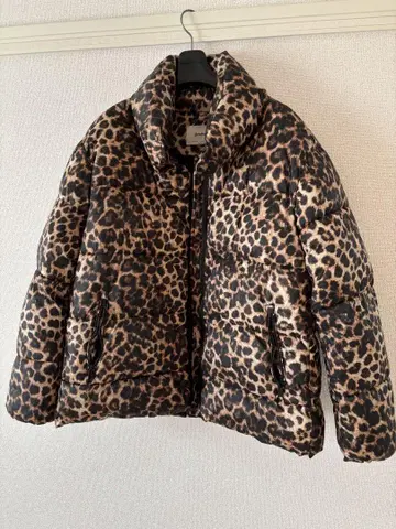 Stradivarius 레오파드 무늬 다운 자켓 M