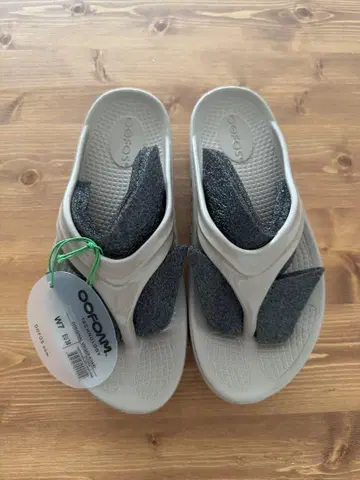 OOFOS 비치 샌들 EU 38 새상품(실내에서 시착만 한 상품)
