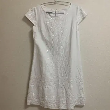 LAURA ASHLEY 자수 화이트 원피스