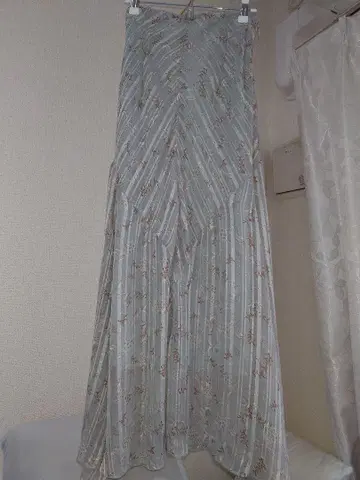 데이지 꽃무늬 스커트