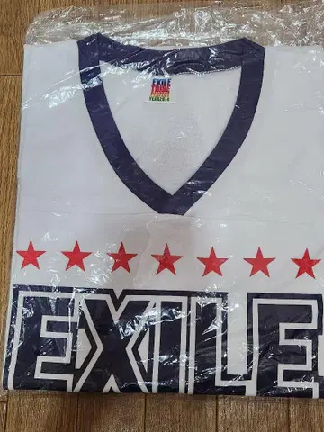 EXILE TRIBE V넥 티셔츠