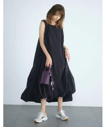 emmi 발수 벌룬 원피스 블랙