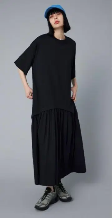헤린.사이 컷 레락 드레스