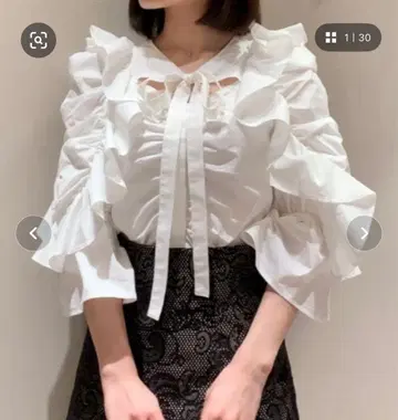 snidel 프론트 슬릿 보타이 블라우스