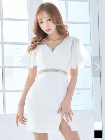 Jewels 화이트 플레어 슬리브 타이트 드레스