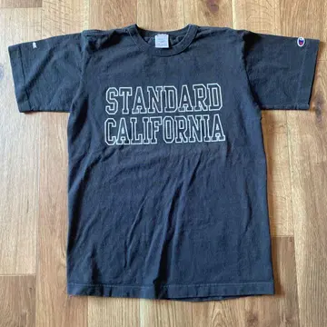 STANDARD CALIFORNIA 로고 티셔츠 블랙