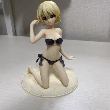 걸즈 앤 판처 다질린 피규어
