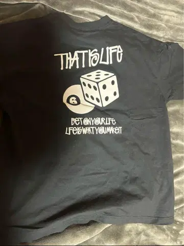 THAT IS LIFE 그래픽 T셔츠 블랙