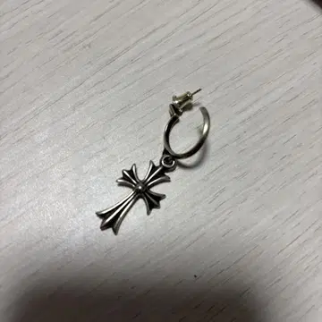 크로스 모티브 실버 귀걸이(한쪽 귀용)