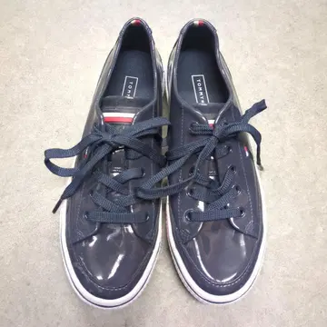 미사용! TOMMY HILFIGER 광택 네이비 스니커즈 23cm