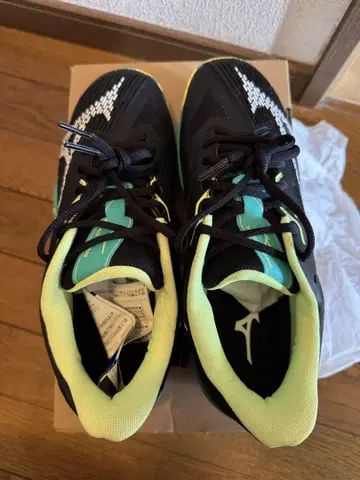 Mizuno 테니스화 블랙/라임 남녀 공용 가격 인하 협상 가능