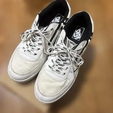 VANS 화이트/블랙 스니커즈