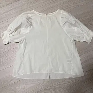 Loungedress 라운지 드레스 퍼프 슬리브 블라우스 화이트