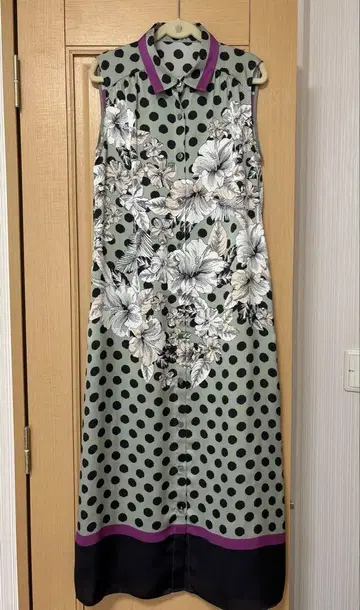 그레이스 콘티넨탈 물방울 패턴과 꽃무늬 슬리브리스 원피스