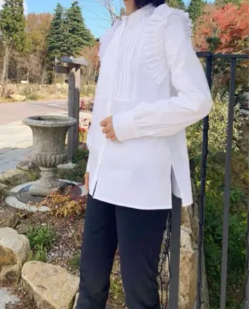 마론 에논 수수료 숄더 프릴 블라우스