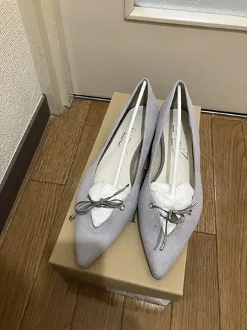 르탈론 Le Talon 그레이 스틸레토 리본 플랫 펌프스
