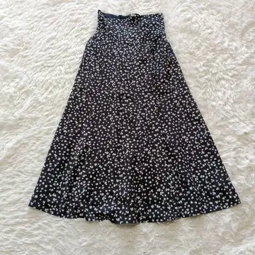 And Couture 앙데팡당 도트 무늬 플레어 스커트 백 리본