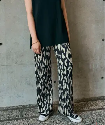 레오파드 무늬 플리츠 와이드 팬츠