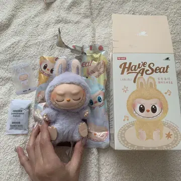 팝마트의 몬스터스 라부부, 자리에 앉아주세요.