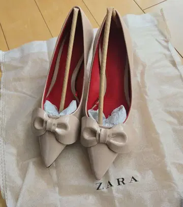 새상품급 ZARA 베이지 리본 포함 하이힐 36
