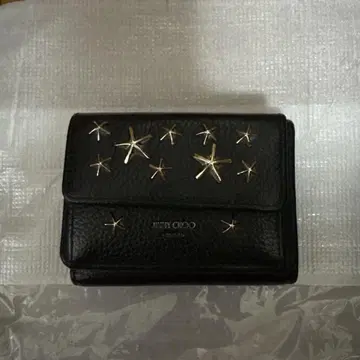 JIMMY CHOO 블랙 3단 폴더형 지갑 스타 스터드