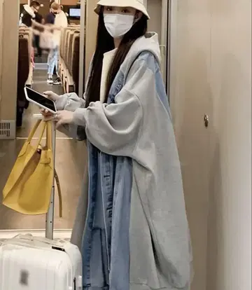 후드 부착 그레이 데님 자켓