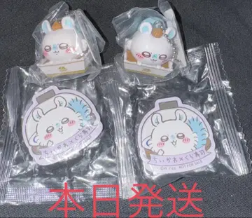 치이카와 쿠라스시 모몽가 피규어와 마그넷