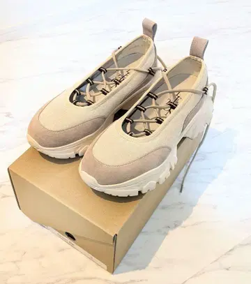 루타론 레이스업 스니커즈