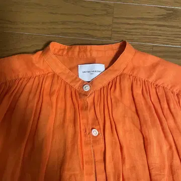 UNITED ARROWS 오렌지 슬리브리스 셔츠