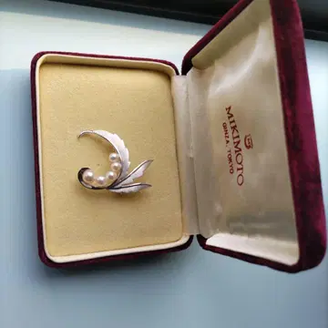MIKIMOTO 진주 리프 모티브 브로치