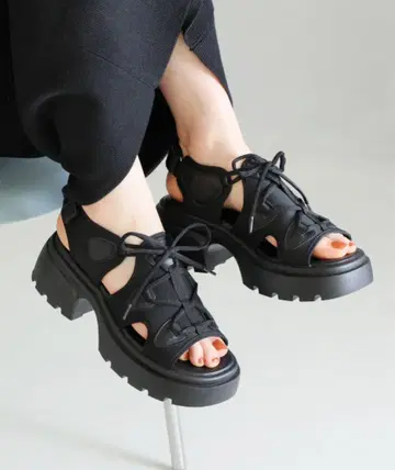 VIVIAN COLLECTION 통굽 레이스업 스니커즈 샌들