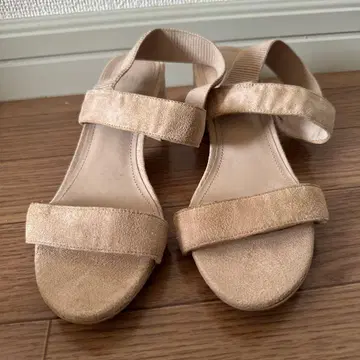 H&M 베이지 중간 힐 샌들 37