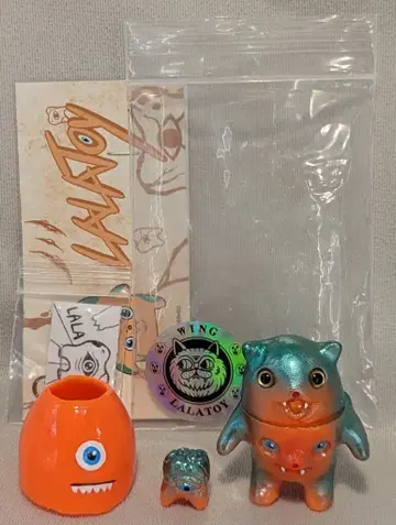 LALATTOY 네 눈 고양이 & 이빨 괴물 오렌지 성형/메타 그린