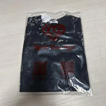 HTH 글리터 하트 로고 티셔츠 블랙