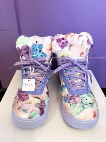 MILK LOVEBEAR 스니커즈