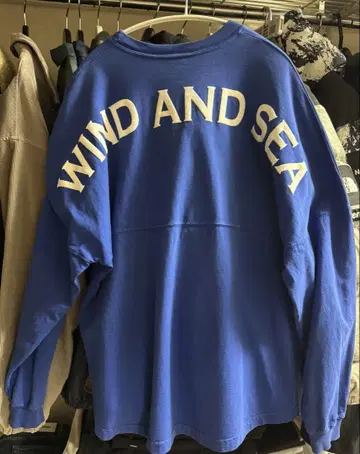 윈드앤씨 split jersey 롱 T 아치 로고