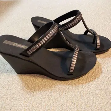 grendha 블랙 플립플랍 웨지 힐