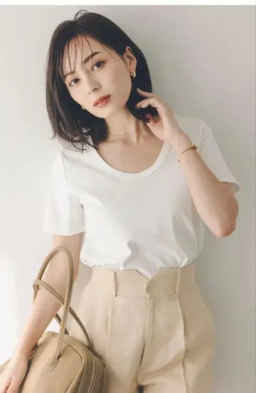 새상품급 아뉴앙스 실크 터치 코튼 U넥 T
