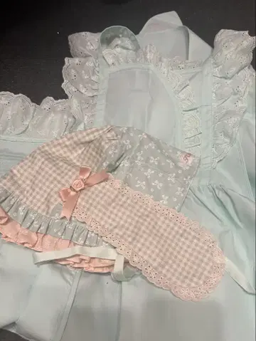 은은한 민트 토끼 귀 보닛과 에이프런 세트