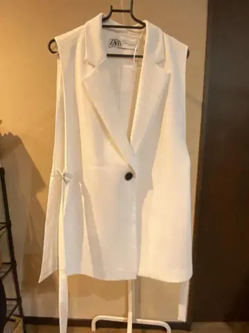 ZARA 화이트 슬리브리스 자켓 & 와이드 팬츠 셋업