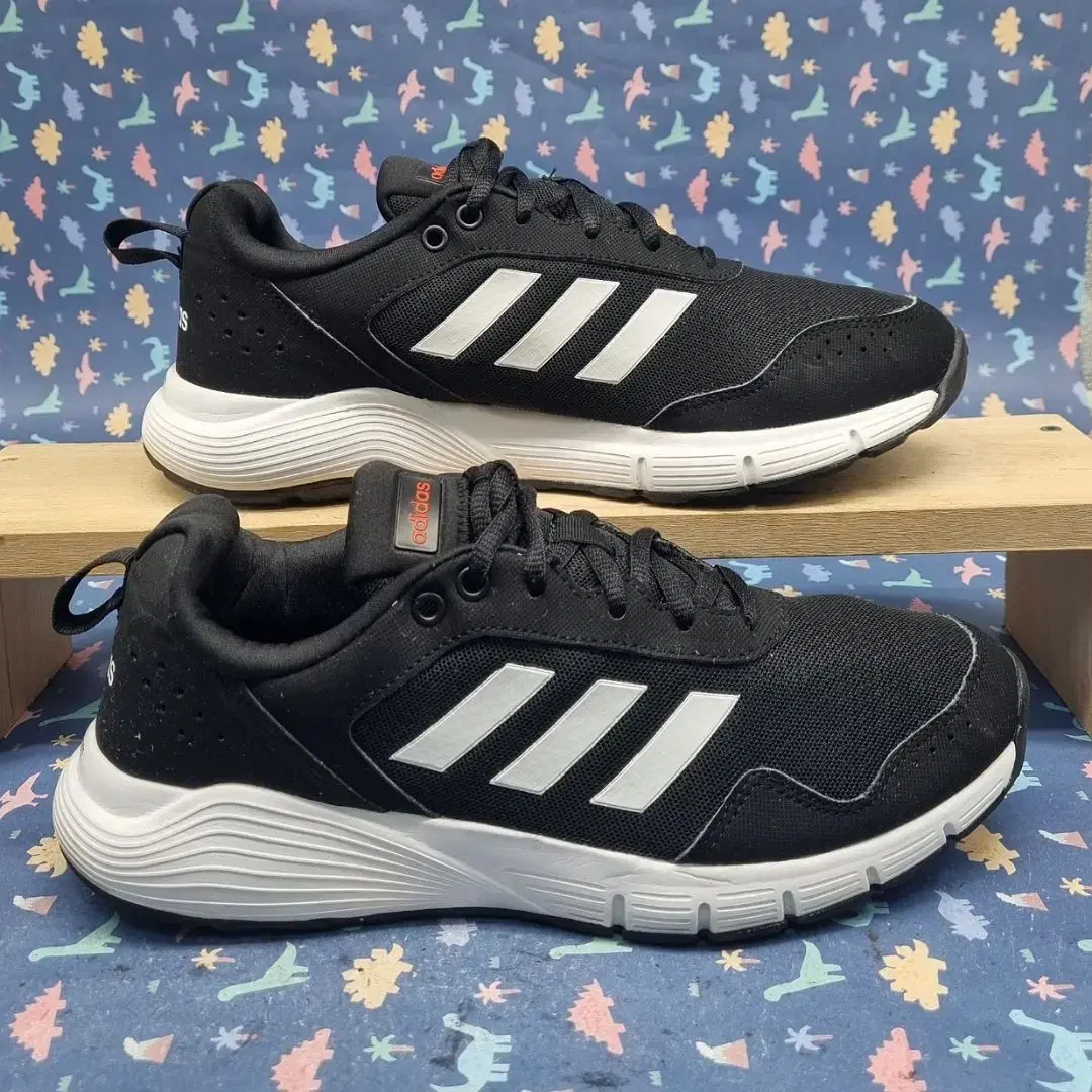 Adidas Fluid Cloud Sneakers 250 on Bunjang Global Site.