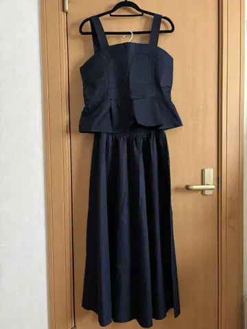 네이비 프릴 탑 스커트 셋업