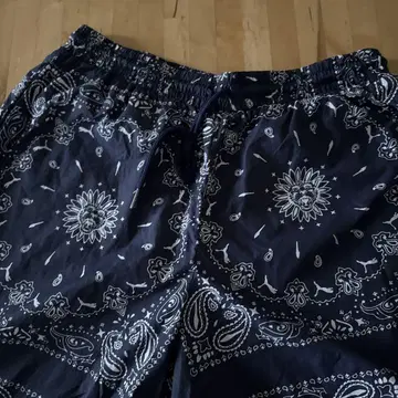푸마 반다나 패턴 네이비 숏 팬츠